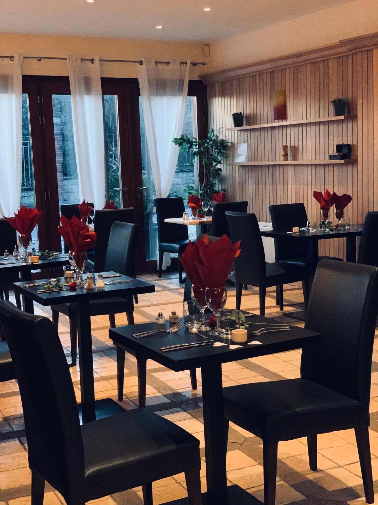 L'Antilope Hotel Nancay Екстериор снимка